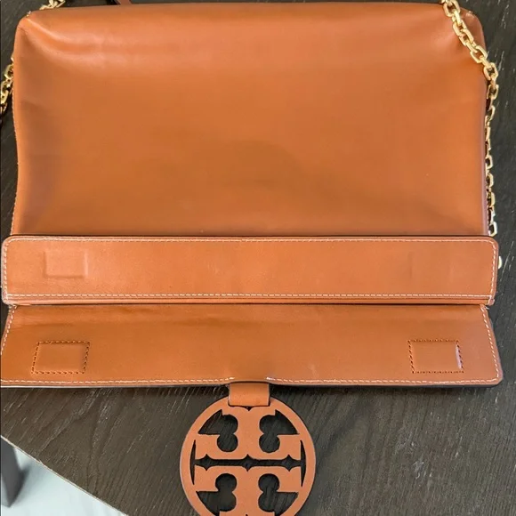 Tory Burch Shoulder Bag with Gold Chain - Picture 6 of 12